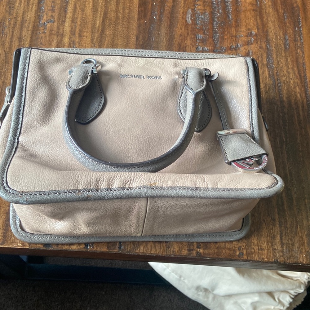 Michael kors perfect size bag